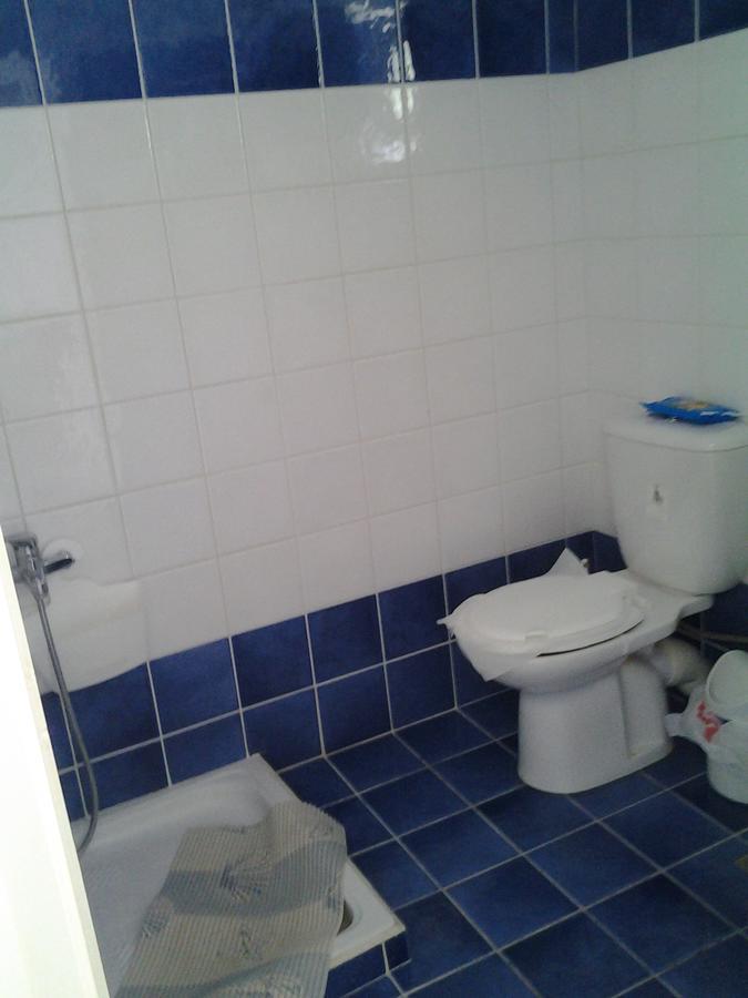 Robin'S Nest Afrata Apartment Luaran gambar