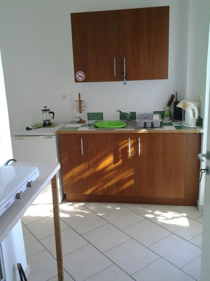 Robin'S Nest Afrata Apartment Luaran gambar