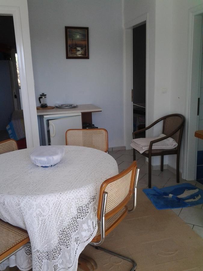 Robin'S Nest Afrata Apartment Luaran gambar