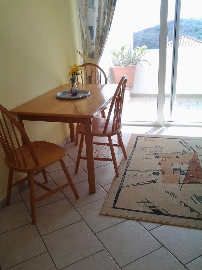 Robin'S Nest Afrata Apartment Luaran gambar