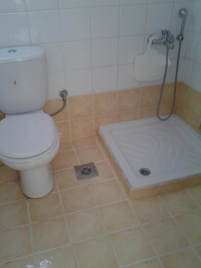 Robin'S Nest Afrata Apartment Luaran gambar