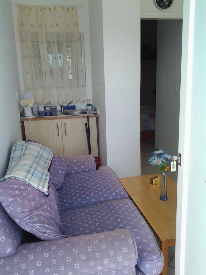 Robin'S Nest Afrata Apartment Luaran gambar