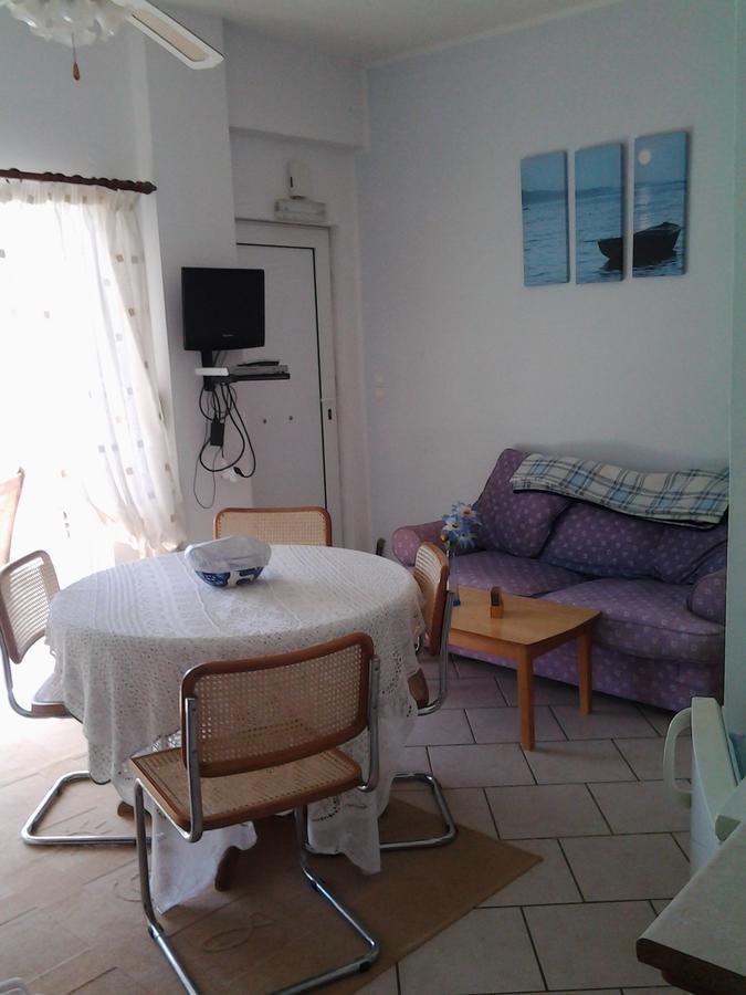 Robin'S Nest Afrata Apartment Luaran gambar