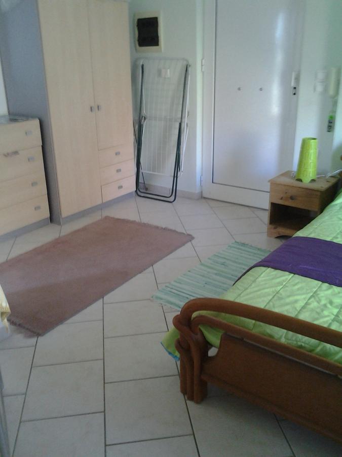 Robin'S Nest Afrata Apartment Luaran gambar