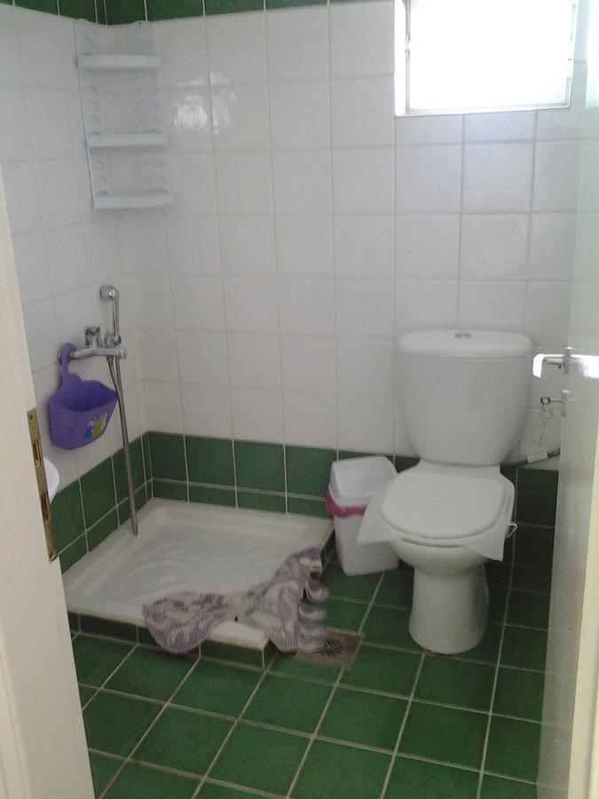 Robin'S Nest Afrata Apartment Luaran gambar
